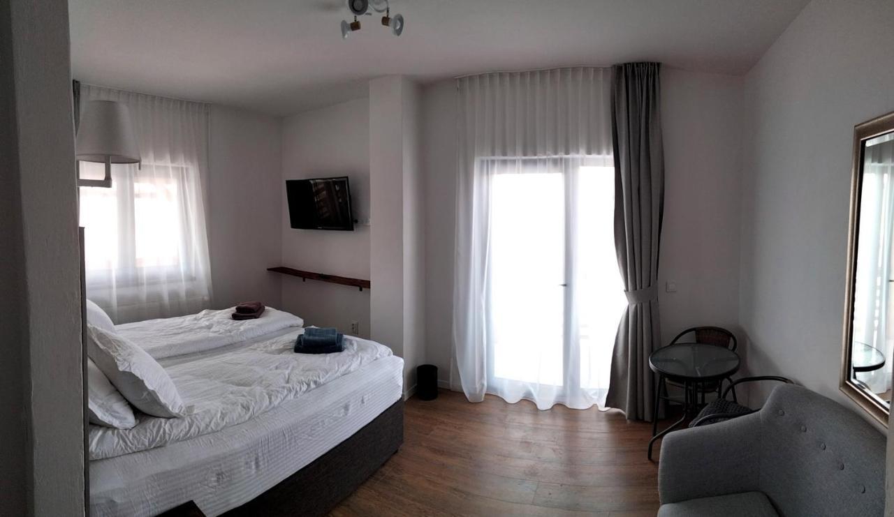Bed and Breakfast Casa Comilor Surdesti  Exterior foto